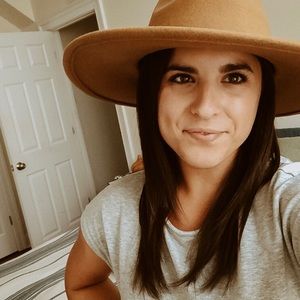 Meet your Posher, Lauren